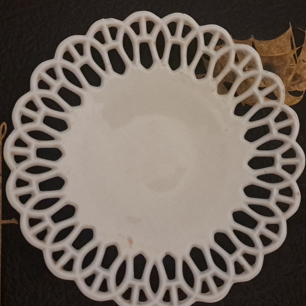 Rare Vintage White Milk Glass Lace Edge - H Border 7.5 “ Diam Plate Antique Dish